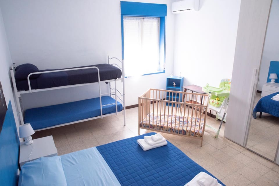Bed, Photo of the whole room, Bedroom, bunk bed