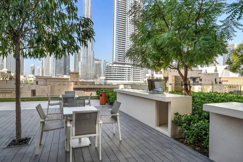 **Panoramic Views Of Burj Khalifa and Fountain** Apartment in Dubai