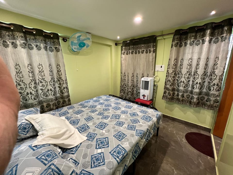 Bed, Photo of the whole room, Bedroom, towels, air conditioner