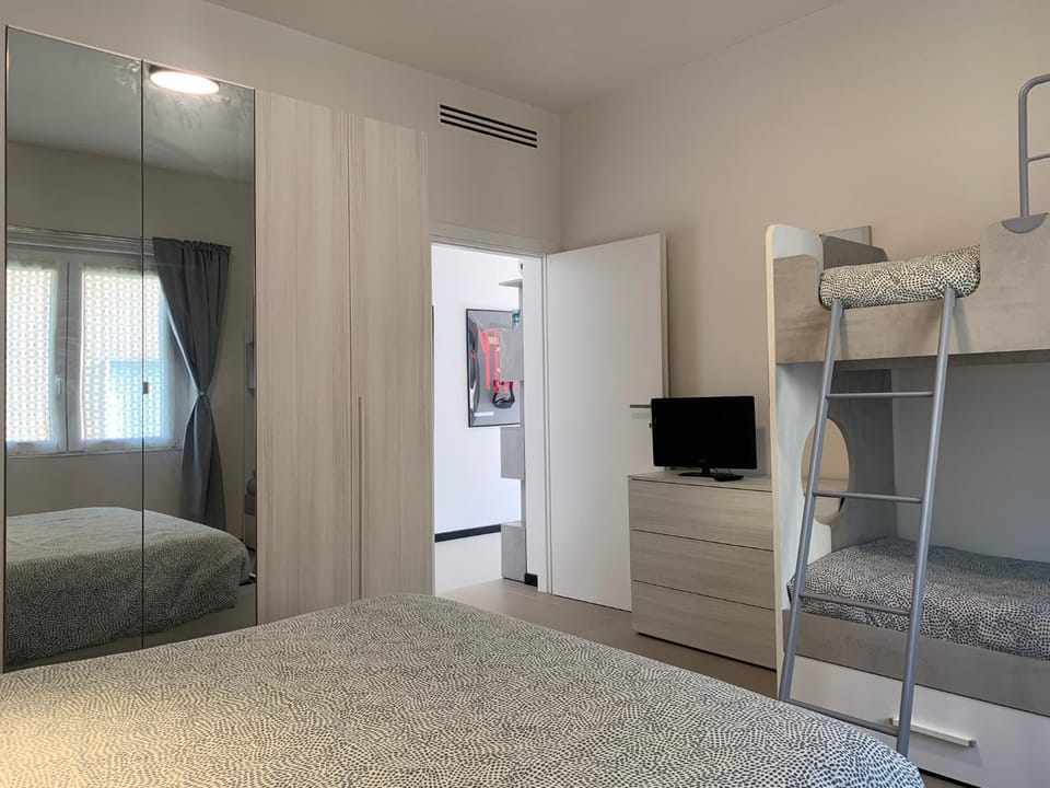 Bed, TV and multimedia, bunk bed, wardrobe, air conditioner
