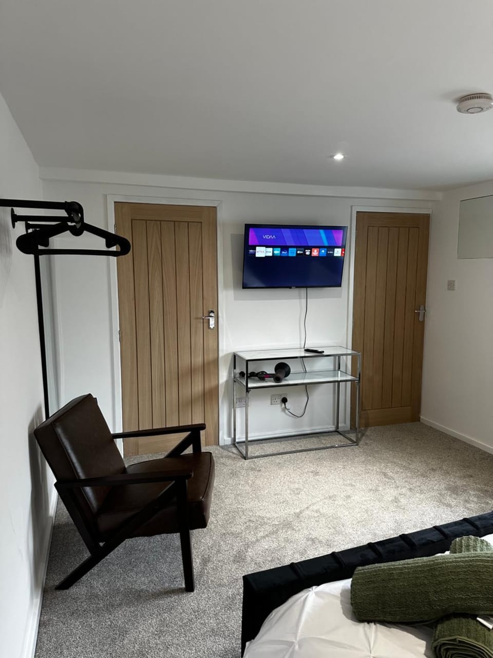 TV and multimedia, Seating area, Evening entertainment, hair dresser