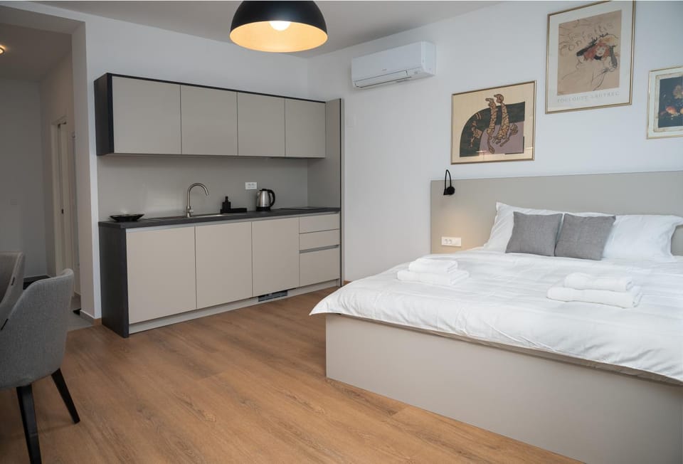 Bed, Kitchen or kitchenette, Photo of the whole room