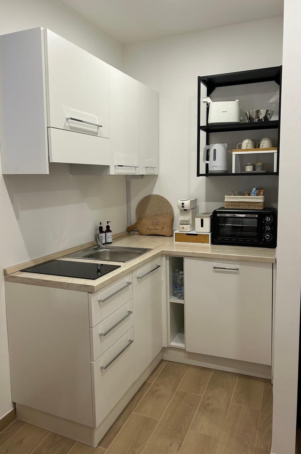 Coffee/tea facilities, Kitchen or kitchenette, minibar, stove, toaster