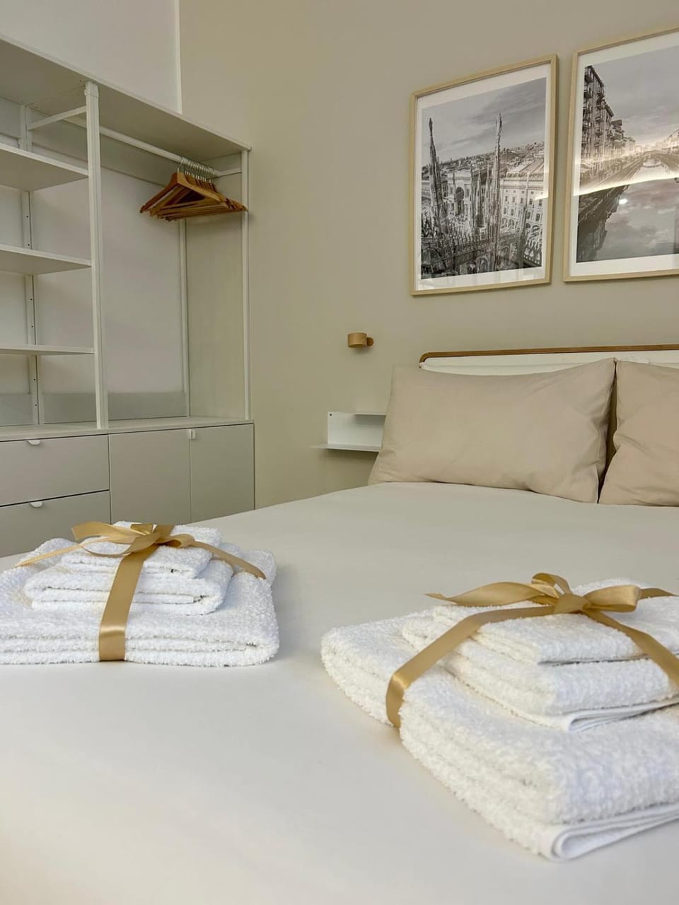 Bed, Bedroom, towels, towels, wardrobe, air conditioner