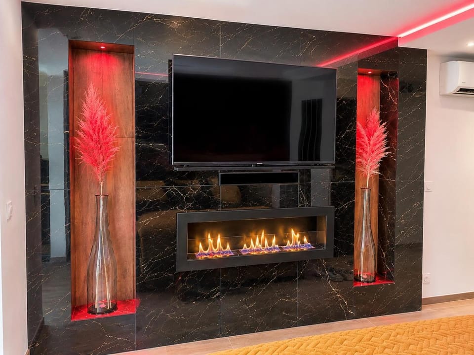 SPICY LOVE Suite Prestige Vue Mer Jacuzzi Privatif, Piscine et Cheminée Apartment in Cagnes-sur-Mer