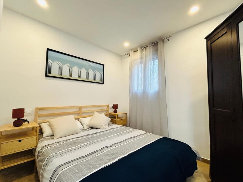 Bed, Photo of the whole room, Bedroom