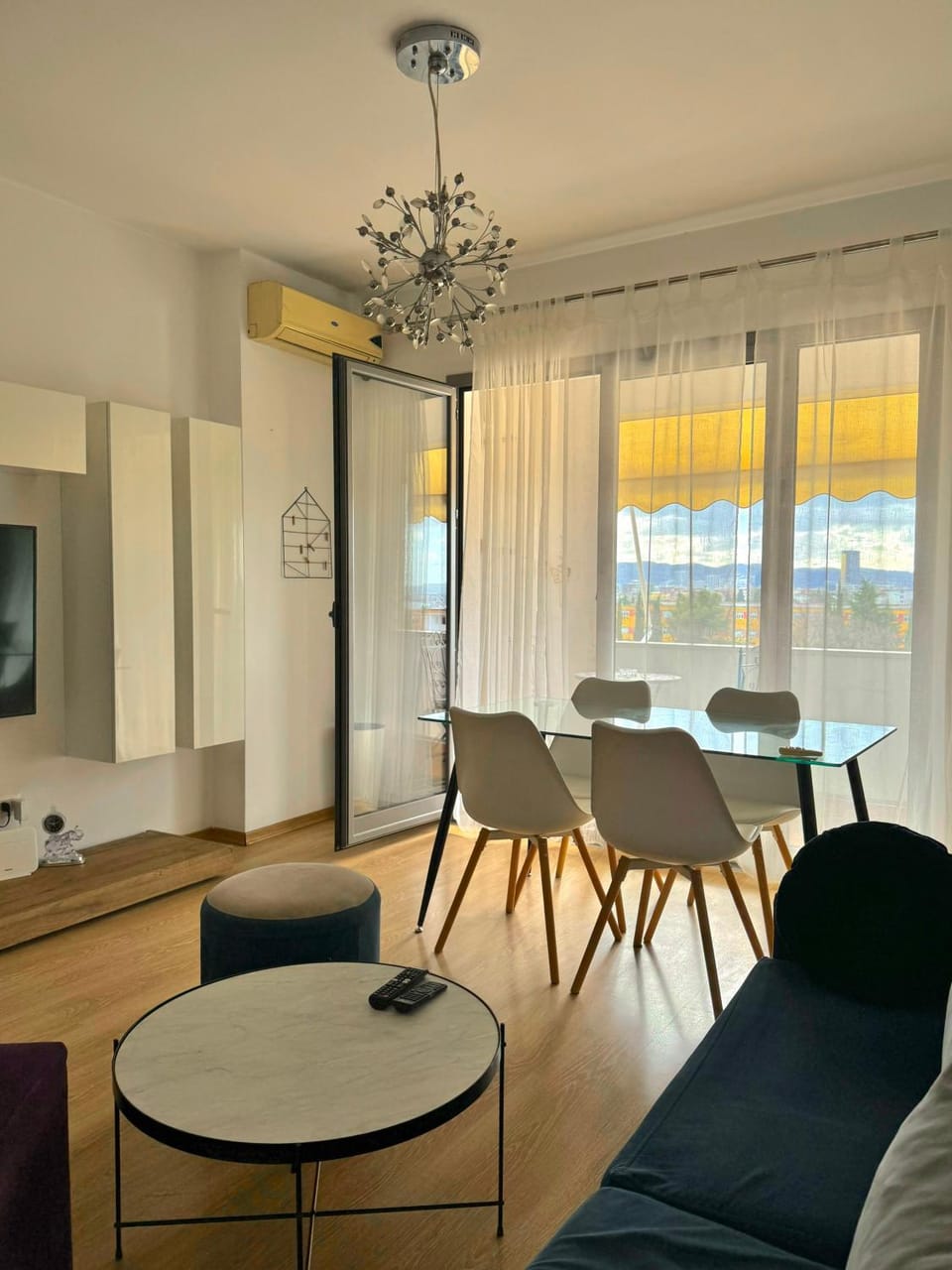 TV and multimedia, Living room, Dining area
