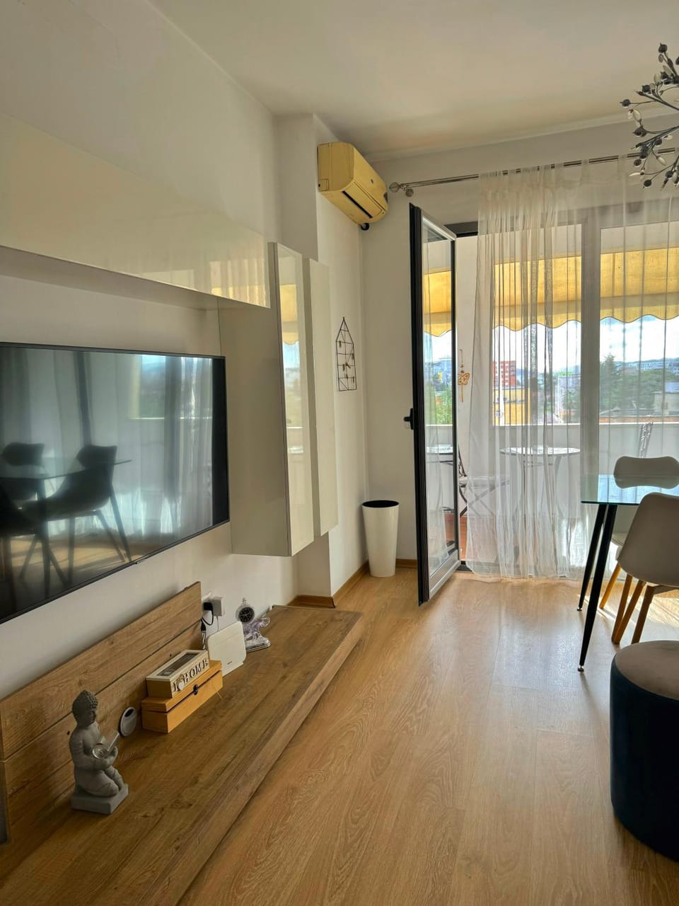 TV and multimedia, Dining area, internet, air conditioner