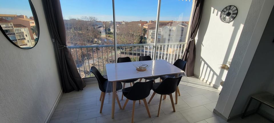 Sopraland 515, T2 parking piscine, 200m plage Apartment in Agde