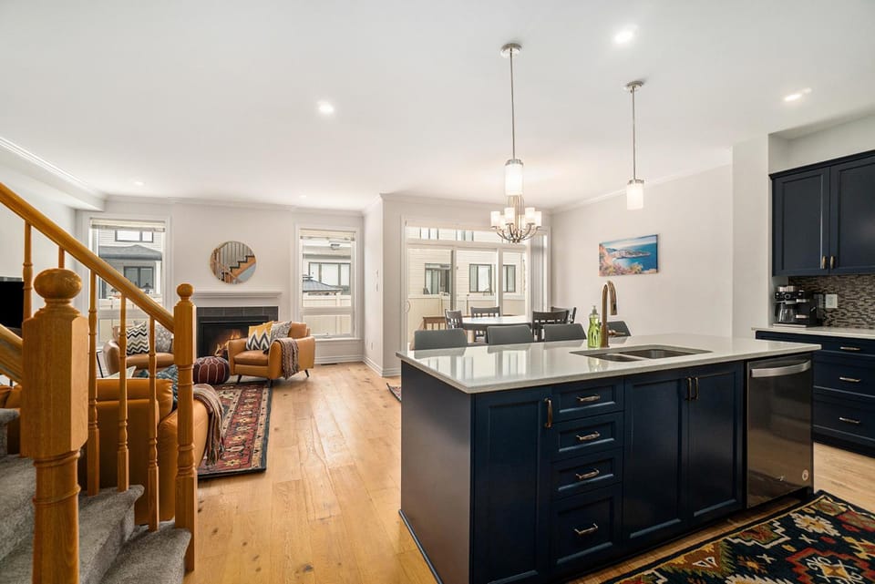 Fully Furnished 4 Bedroom House in Ottawa House in Ottawa