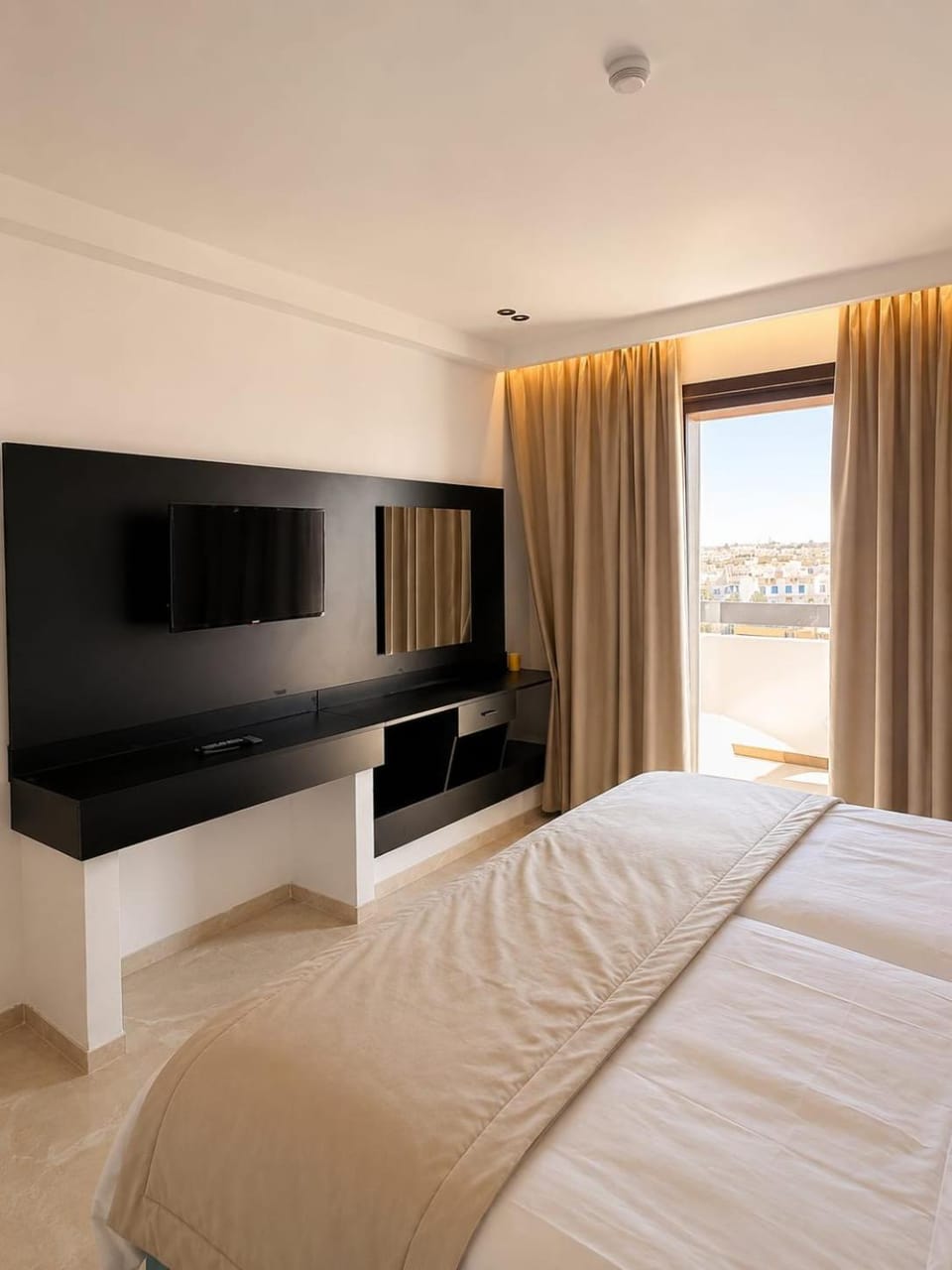 Bed, TV and multimedia
