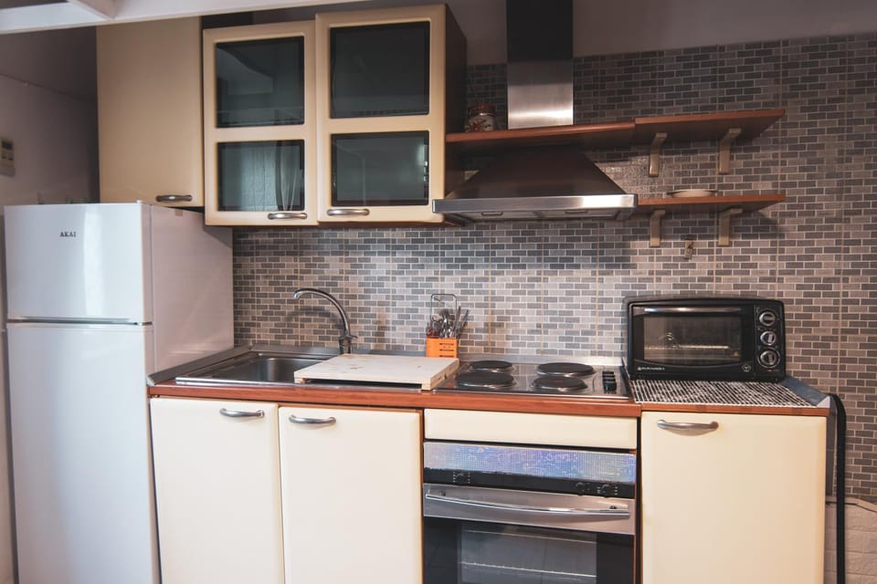 Staff, Day, Kitchen or kitchenette, Living room, Other, oven, kitchen, kitchen