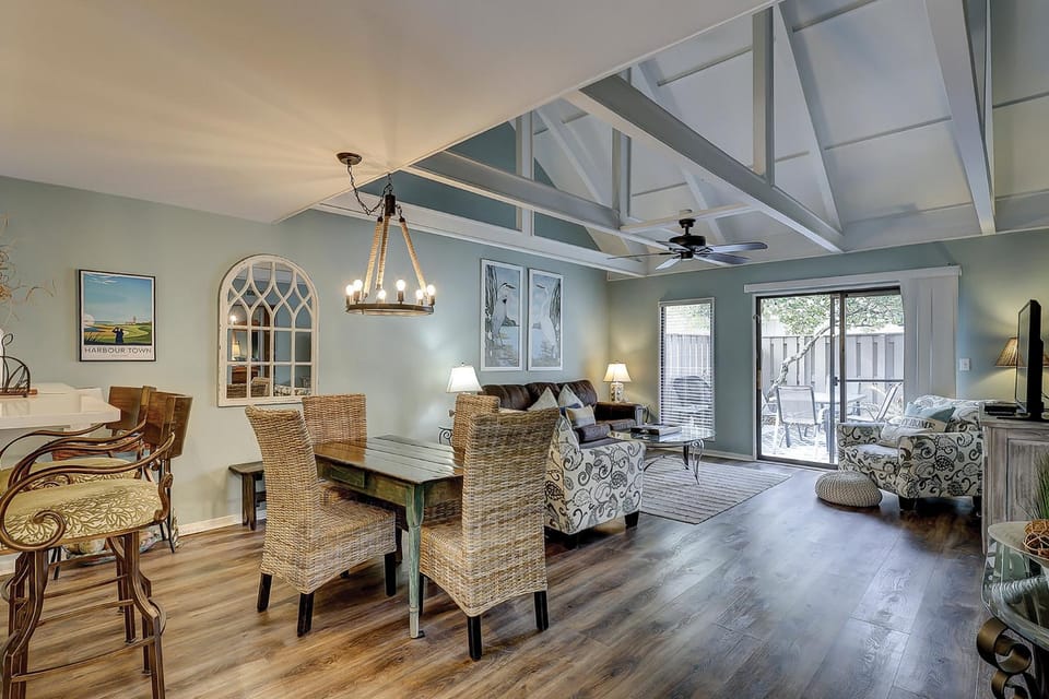 2 BR condo Updated Stainless Steel Appliances Bikes & Beach Gear included House in Hilton Head Island