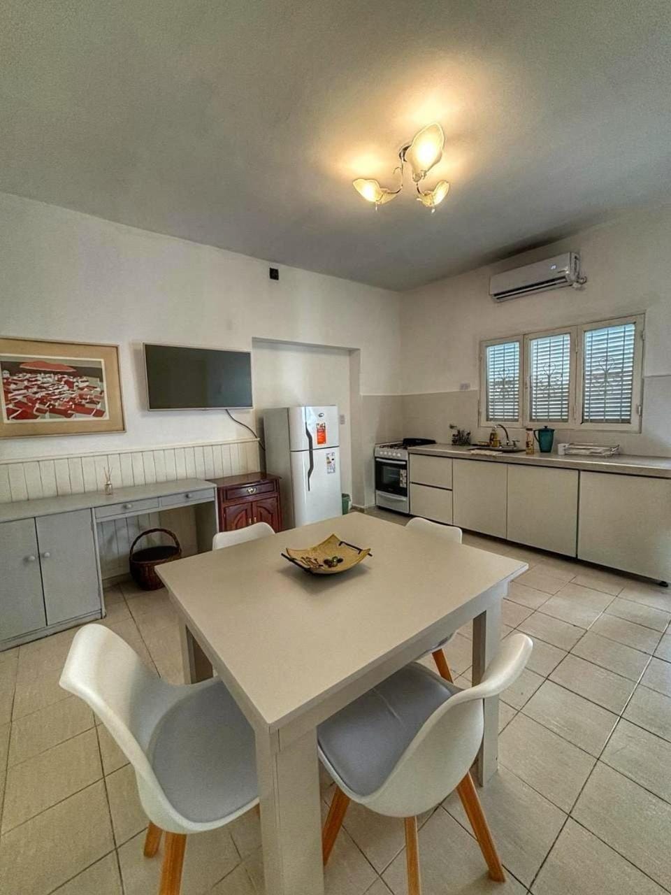 Kitchen or kitchenette, Living room, Seating area, pet friendly