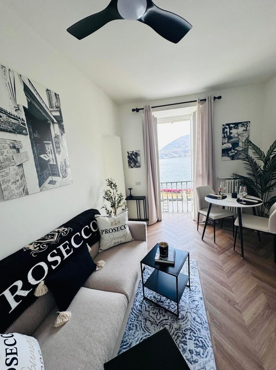 Living room, Seating area, Dining area, fireplace