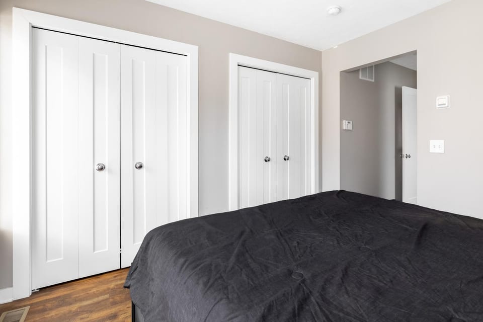 Bed, Photo of the whole room, Bedroom, wardrobe