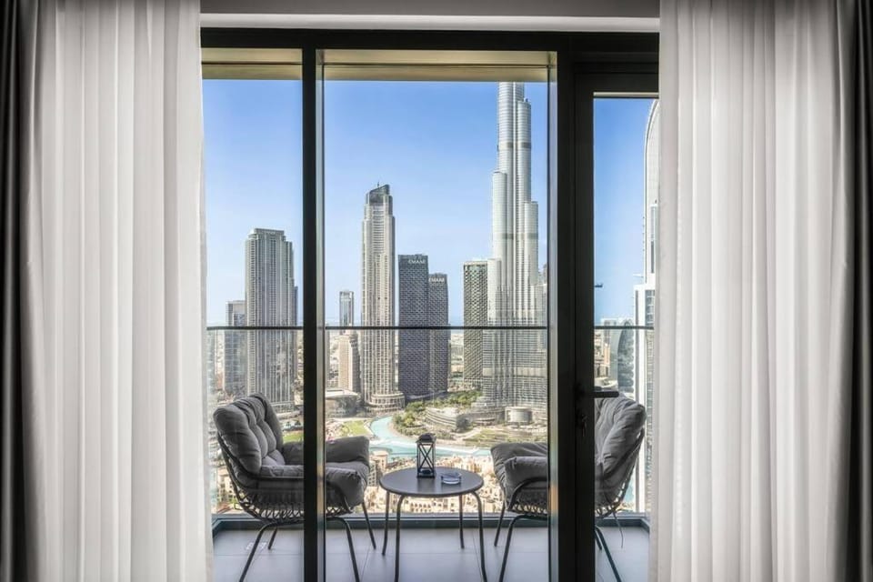 *Views of Burj Khalifa Fountain* Apartment in Dubai