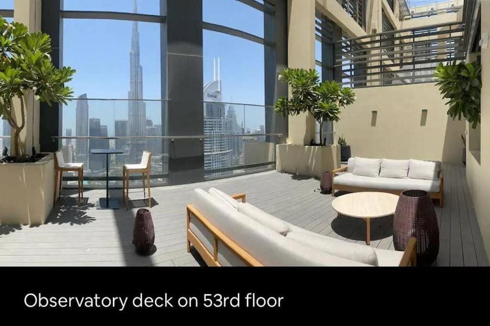 *Views of Burj Khalifa Fountain* Apartment in Dubai