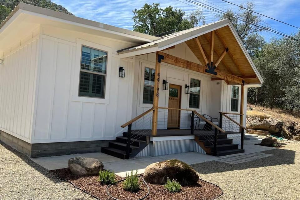 Soleil Luna 2 miles from Sequoia Park Entrance Villa in Three Rivers