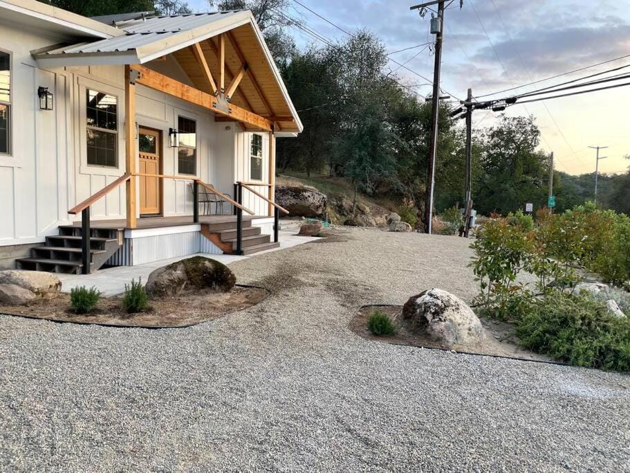 Soleil Luna 2 miles from Sequoia Park Entrance Villa in Three Rivers