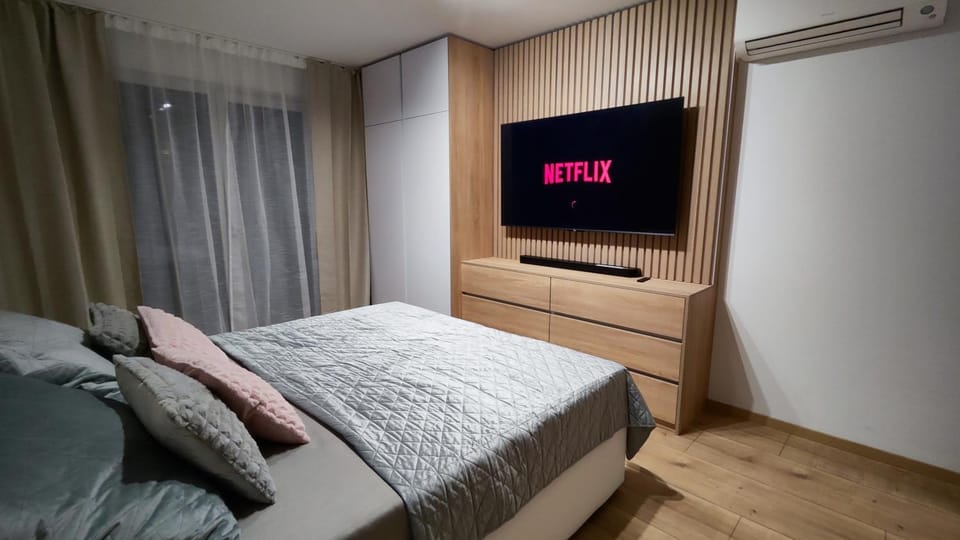 Communal lounge/ TV room, TV and multimedia, Bedroom