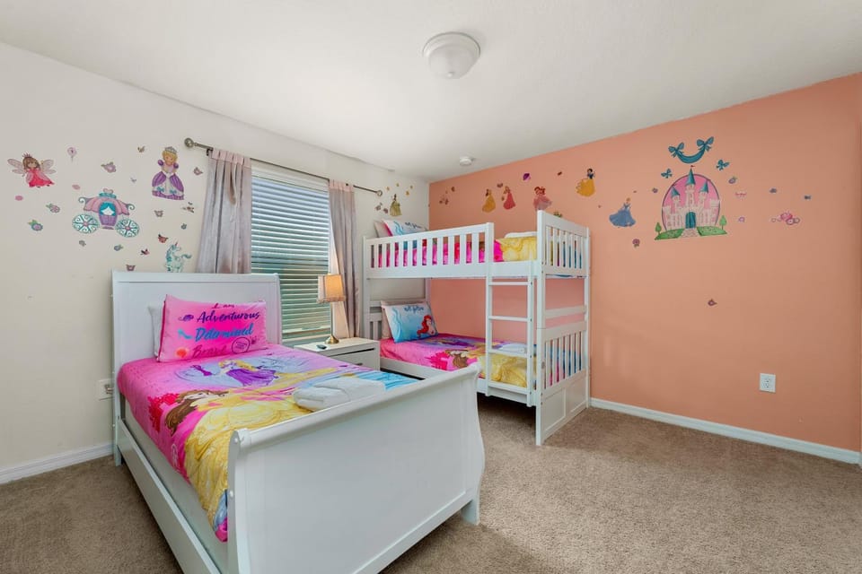 House w private pool & water park access Villa in Four Corners