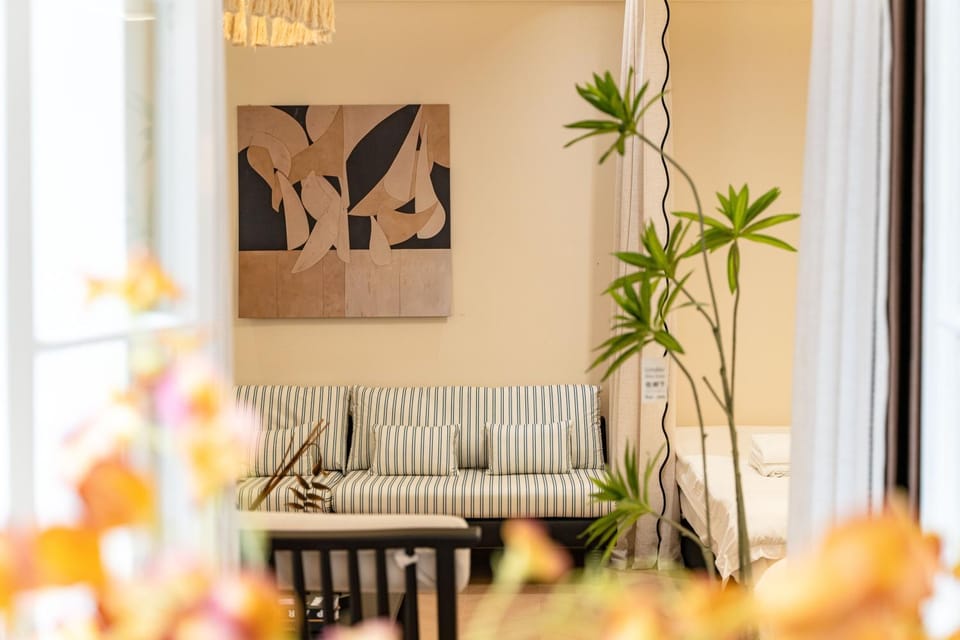 Living room, Decorative detail, Seating area