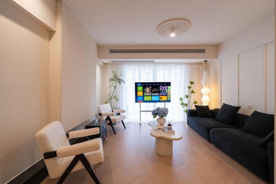 TV and multimedia, Living room, Seating area, Evening entertainment