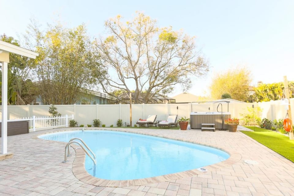 Snook Haven - Hot Tub, Pool, Minigolf, Dog Space House in Largo