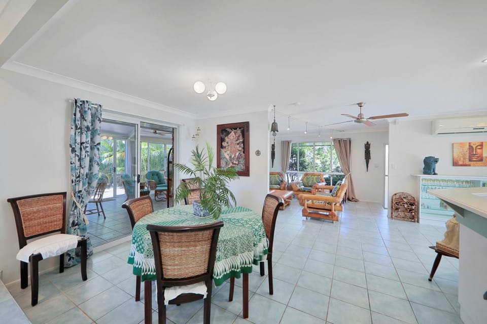 Tranquil Tides House in Bargara
