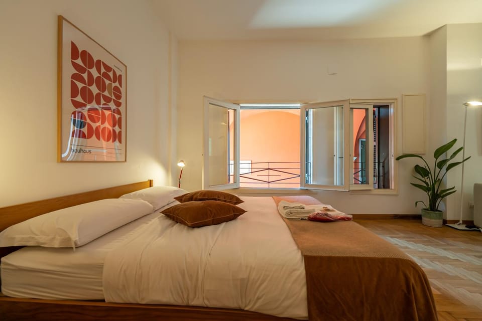 Bed, Bedroom, towels