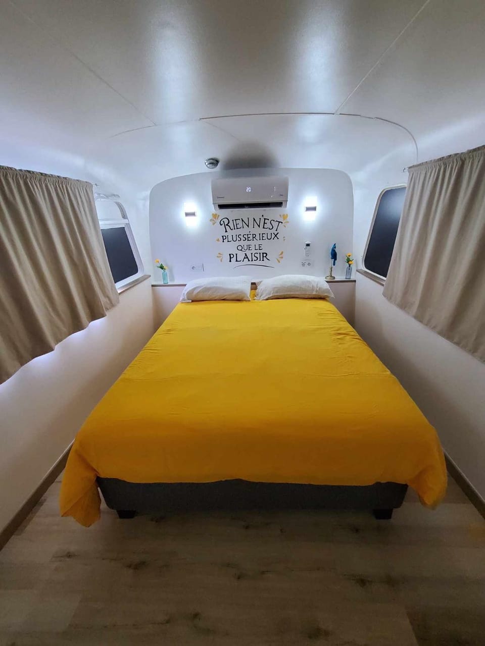 Photo of the whole room