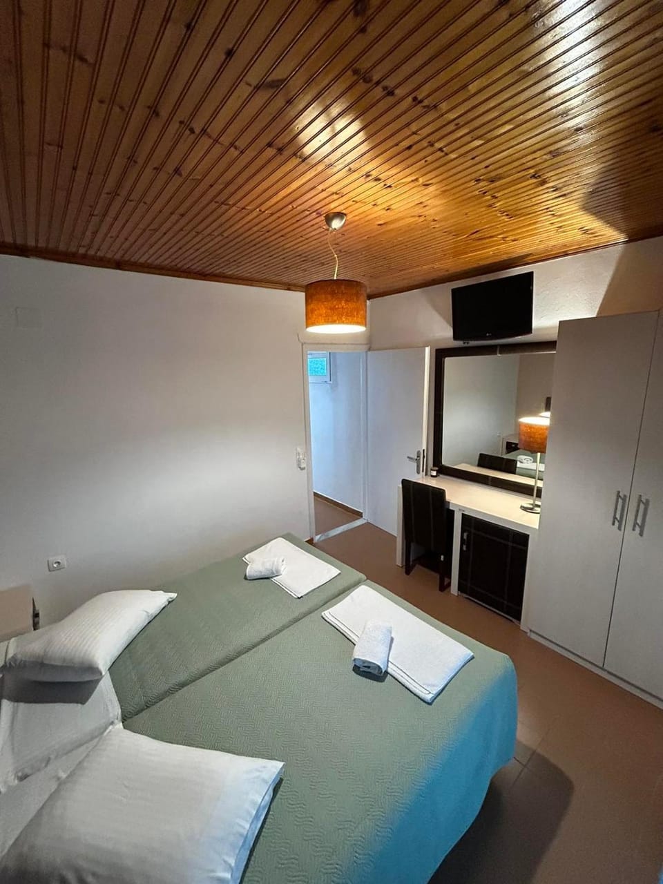 TV and multimedia, Photo of the whole room, Bedroom