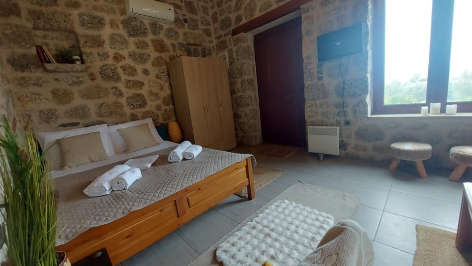 homonatura petrinum House in Messenia