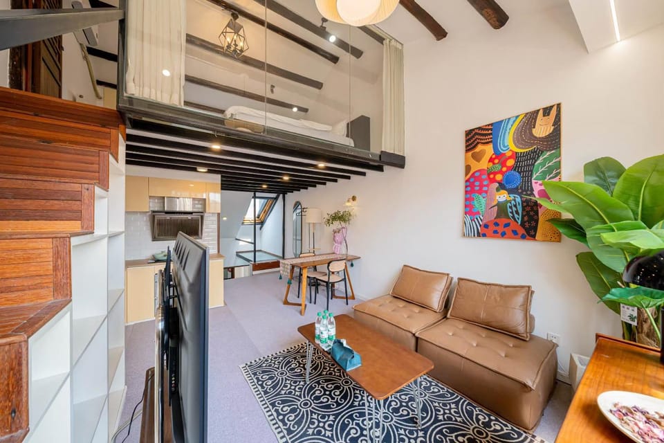 TV and multimedia, Living room, Seating area, Dining area