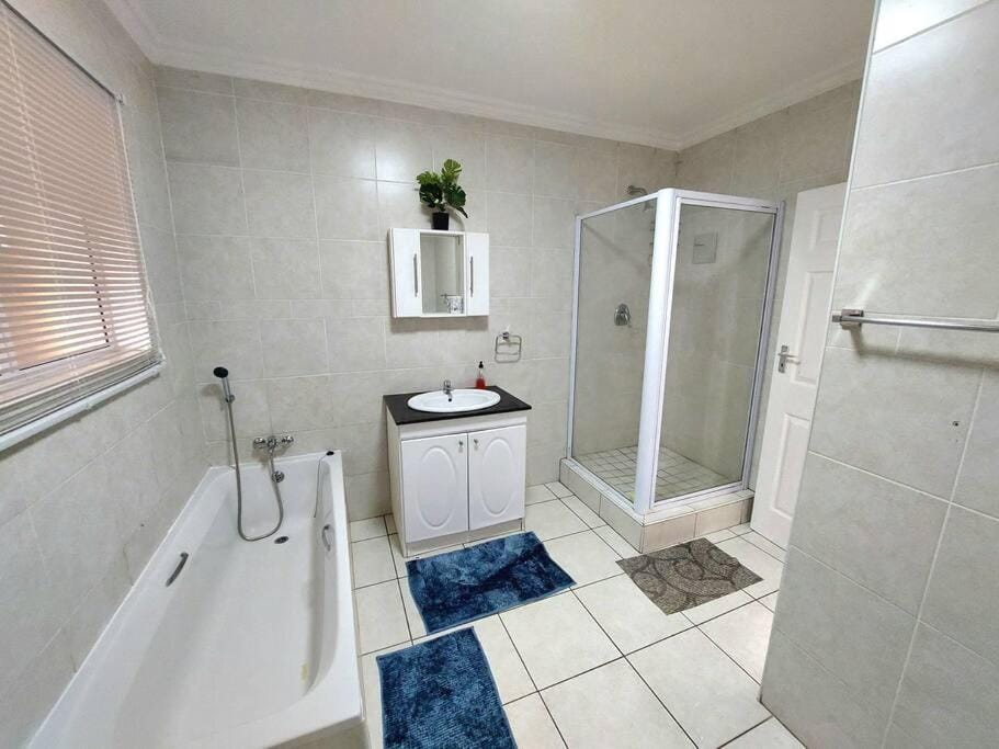 Shower, Toilet, Bathroom, Bath