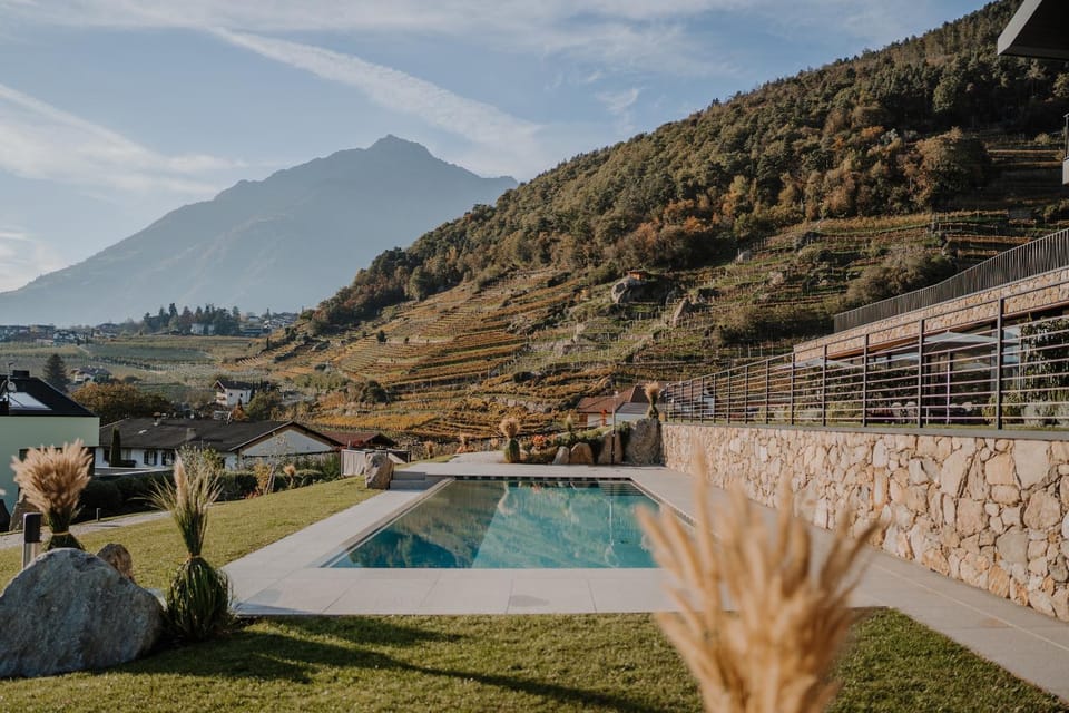 Property building, View (from property/room), Balcony/Terrace, Mountain view, Swimming pool