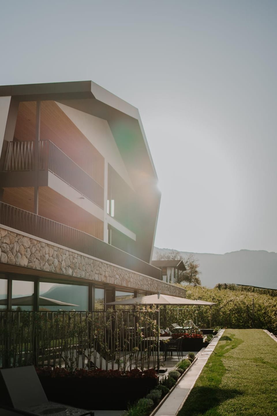 Property building, Spring, Day, Natural landscape, Garden, Garden view, Mountain view