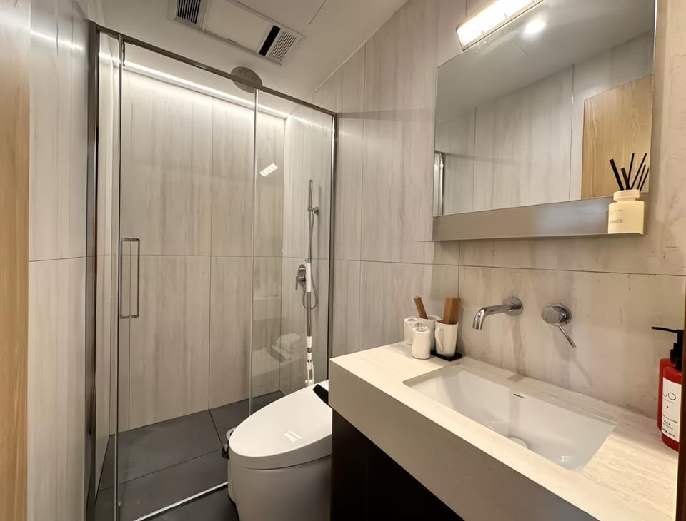 Shower, Toilet, Bathroom