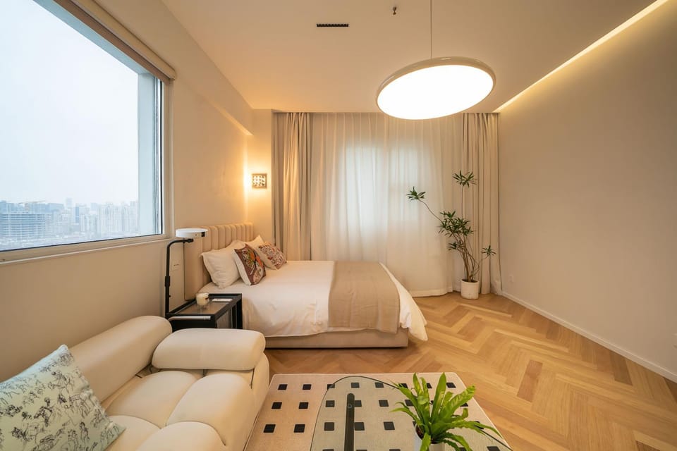 Bed, Seating area
