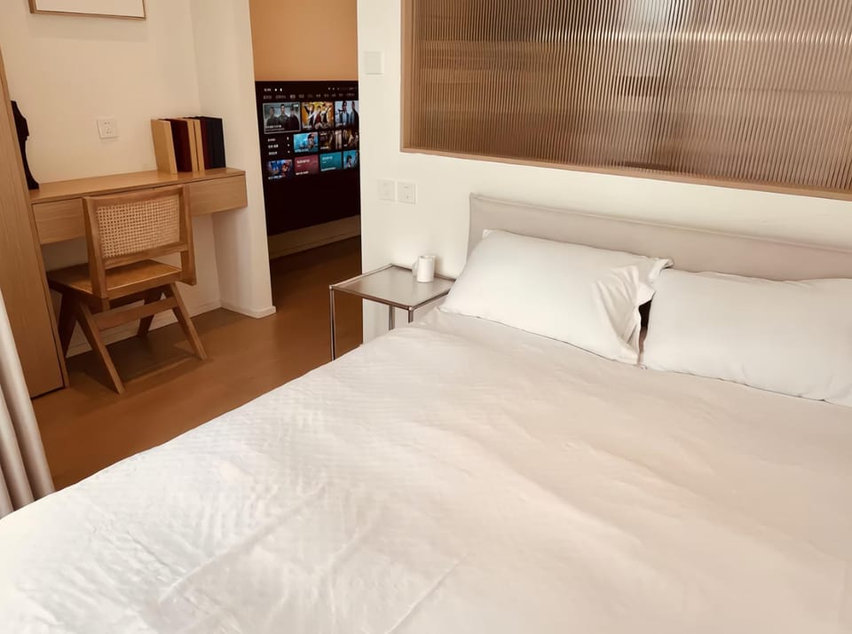 Bed, Photo of the whole room, Bedroom