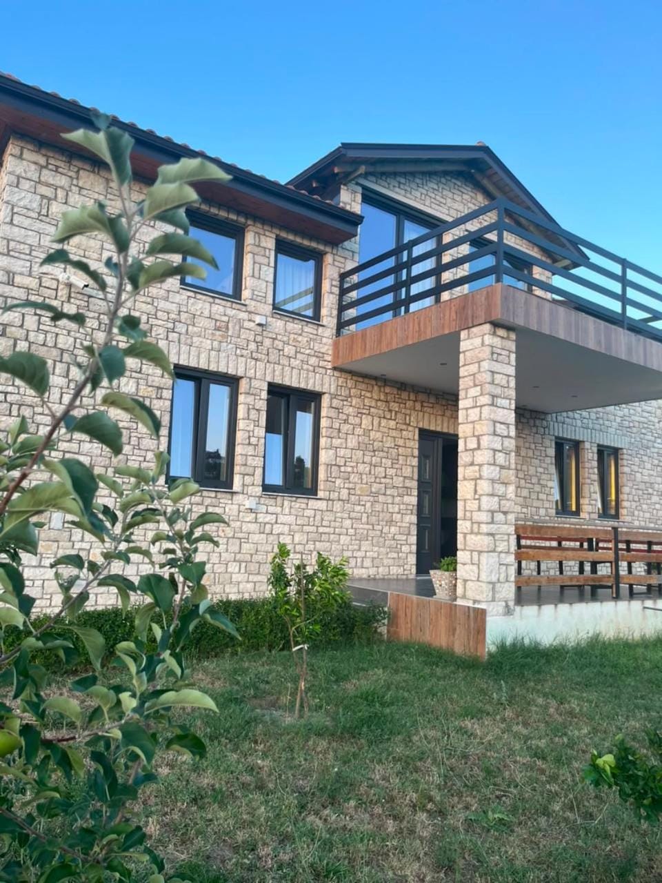 Property building, Spring, Day, Garden, Garden view