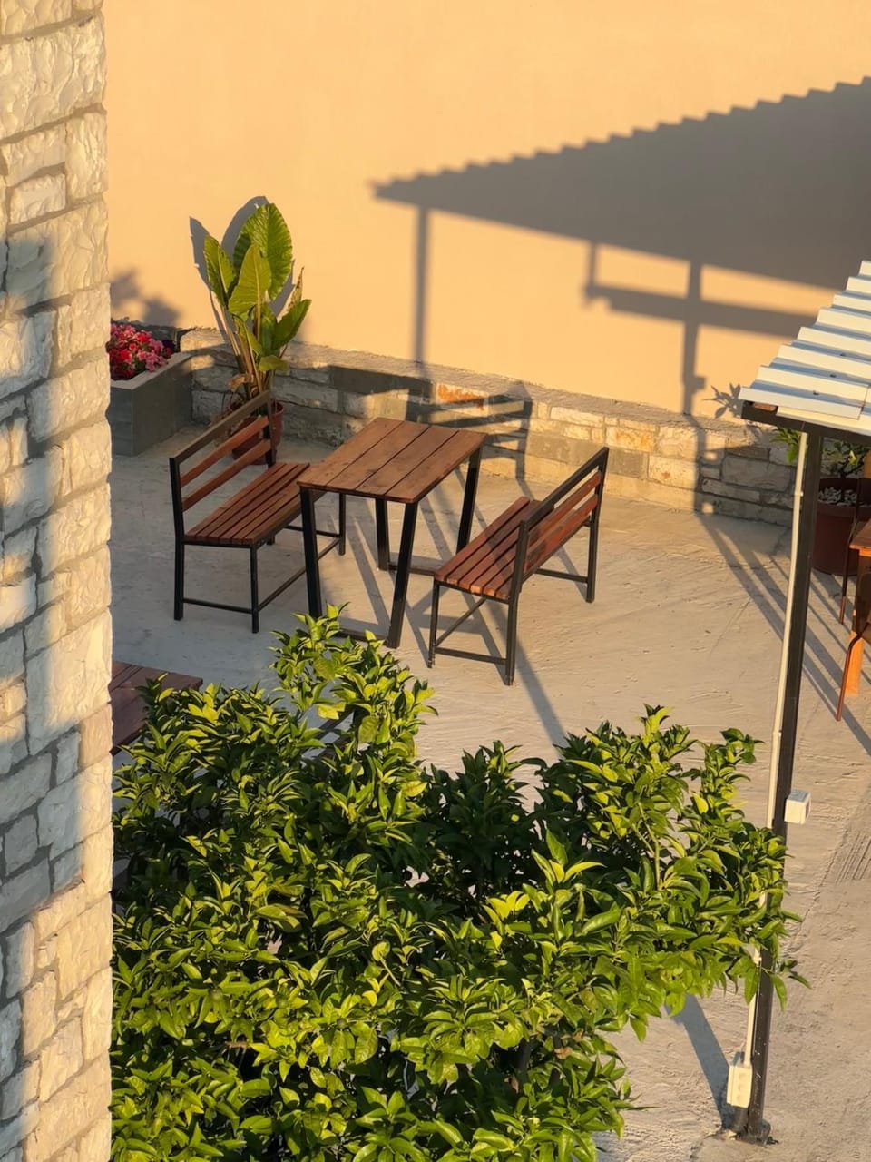 Patio, Day, Natural landscape, View (from property/room), Balcony/Terrace, Dining area, Lake view, Mountain view