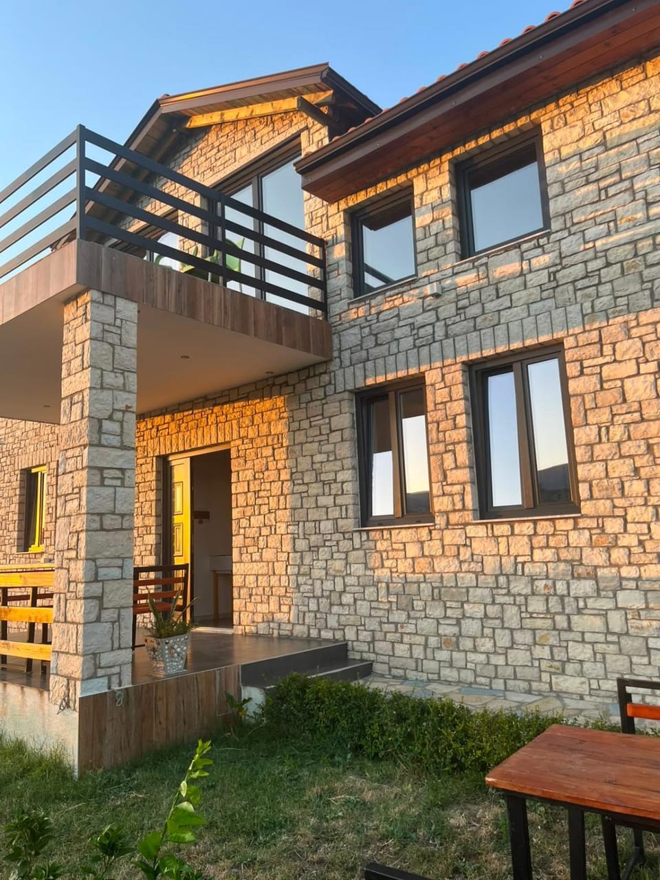 Property building, Patio, Day, Garden, View (from property/room), Balcony/Terrace, Garden view