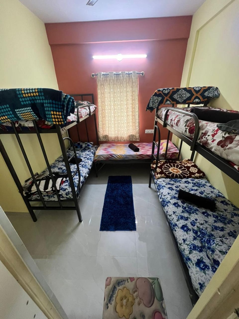 Bedroom, bunk bed