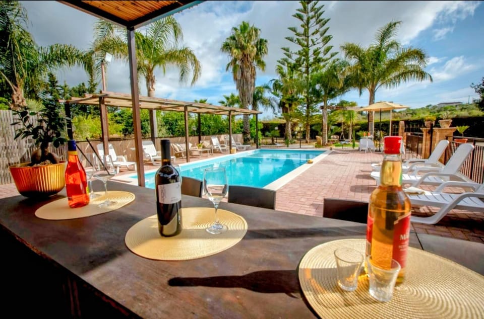 Patio, Day, Pool view, Swimming pool, Drinks, Alcoholic drinks, sunbed