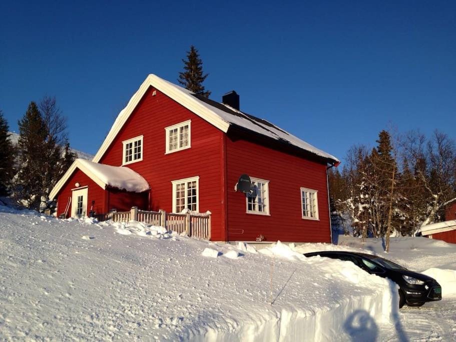Property building, Winter, Parking