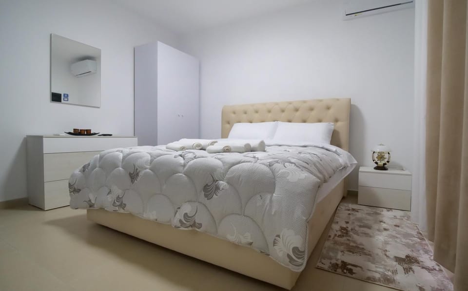 Photo of the whole room, Bedroom, air conditioner