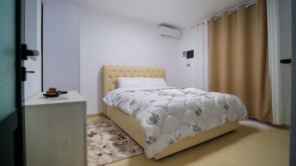 Bedroom, air conditioner