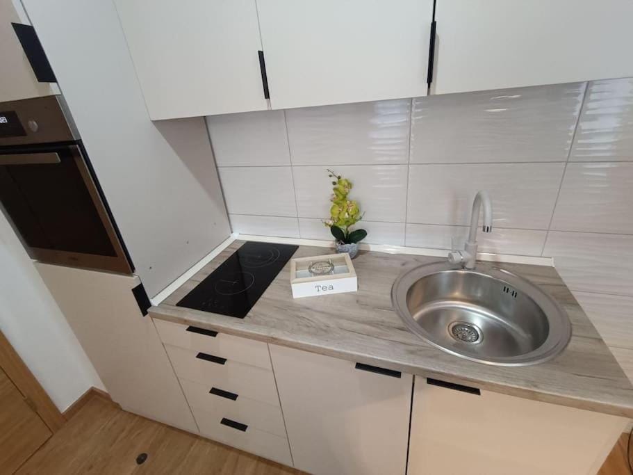 Kitchen or kitchenette, pet friendly, stove